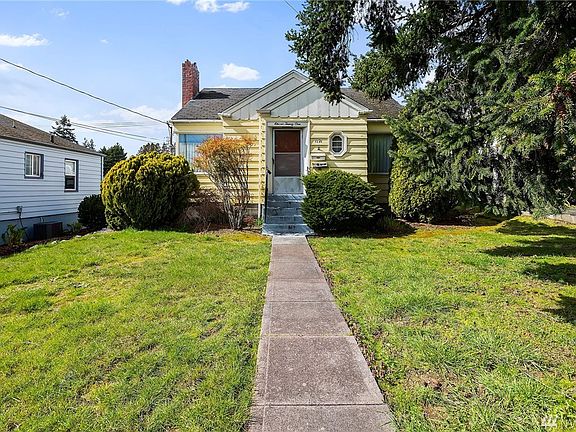 Notice the 100 year old Douglas Fir tree in the front yard.