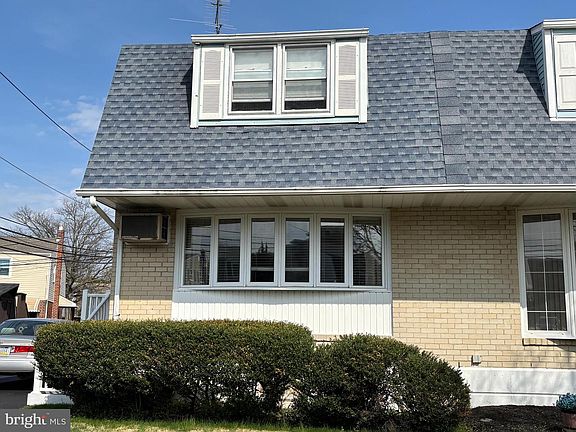 2nd image of 1557 Blackrock Rd