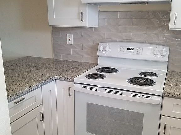 4th image of 5240 Tennis Court Cir #17