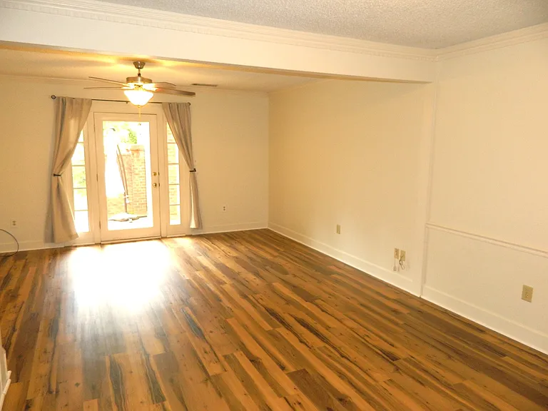 407 Folkstone Cir — Photo 9