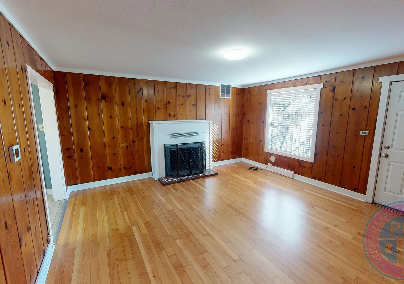 Love Life on Ladd! Lake Oswego Living with a Garage, Shops & Dining Nearby — Photo 4