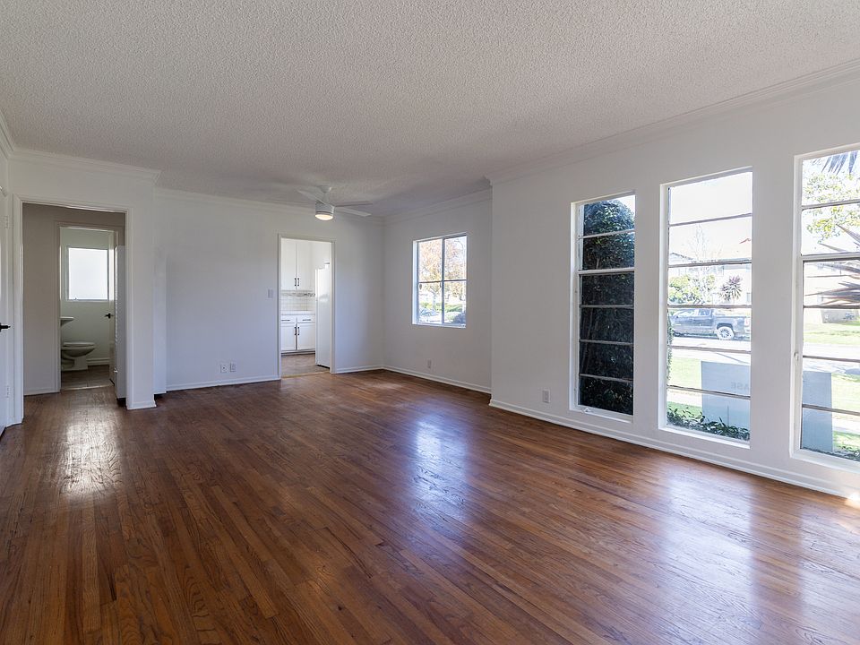 1st image of 3201 S Barrington Ave #A