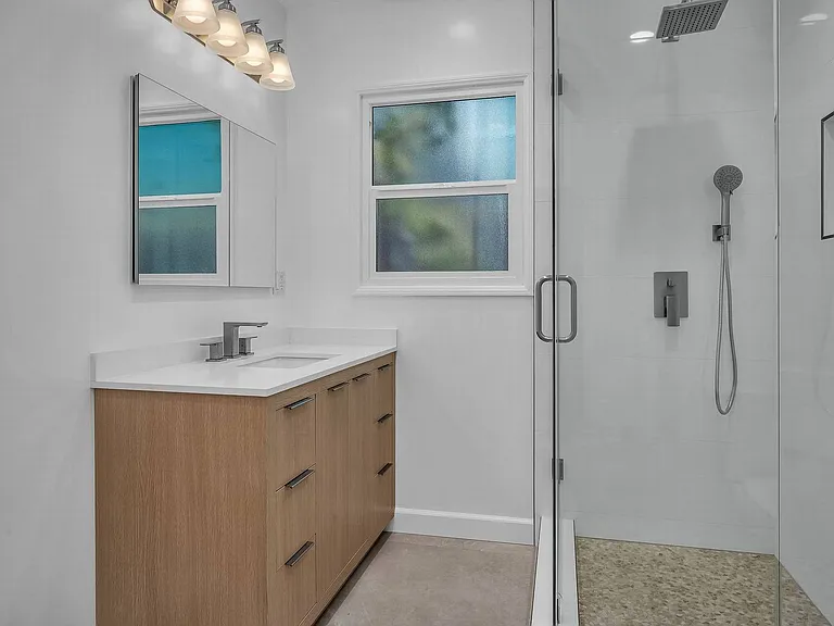 2828 Avenel St — Photo 14