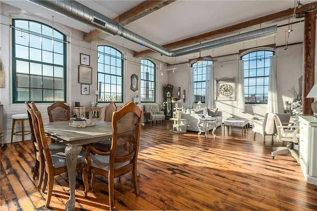 1 bed, 1.0 bath, 1130 sqft, $2,450 — Photo 1