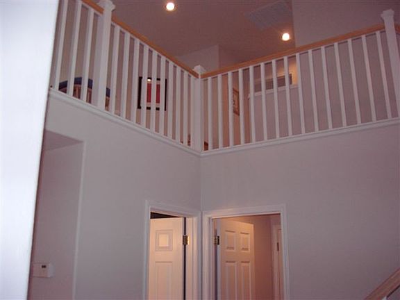 5th image of 1049 NE Creeksedge Dr