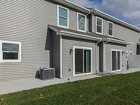 2nd image of 1564 SW Twin Gates Dr