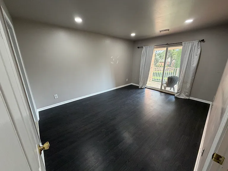 4636 Berkshire Dr — Photo 7