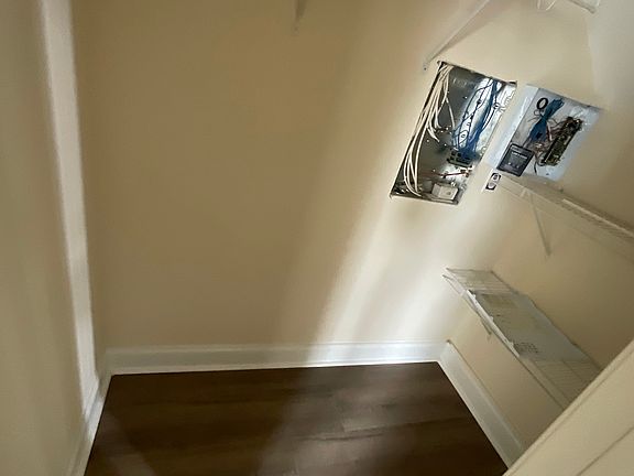 3rd image of 156 Leafycreek Dr