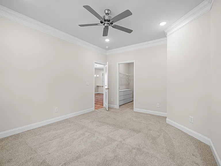 713 Greenwich Pl — Photo 29