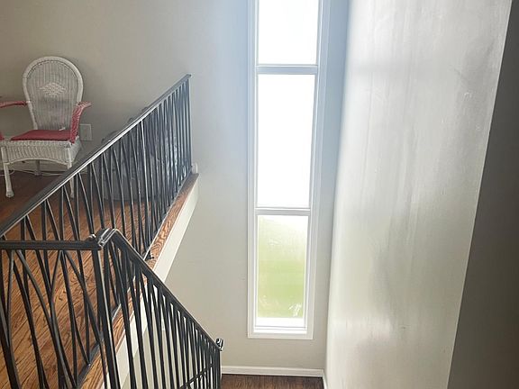5th image of 107 Emmet Ave