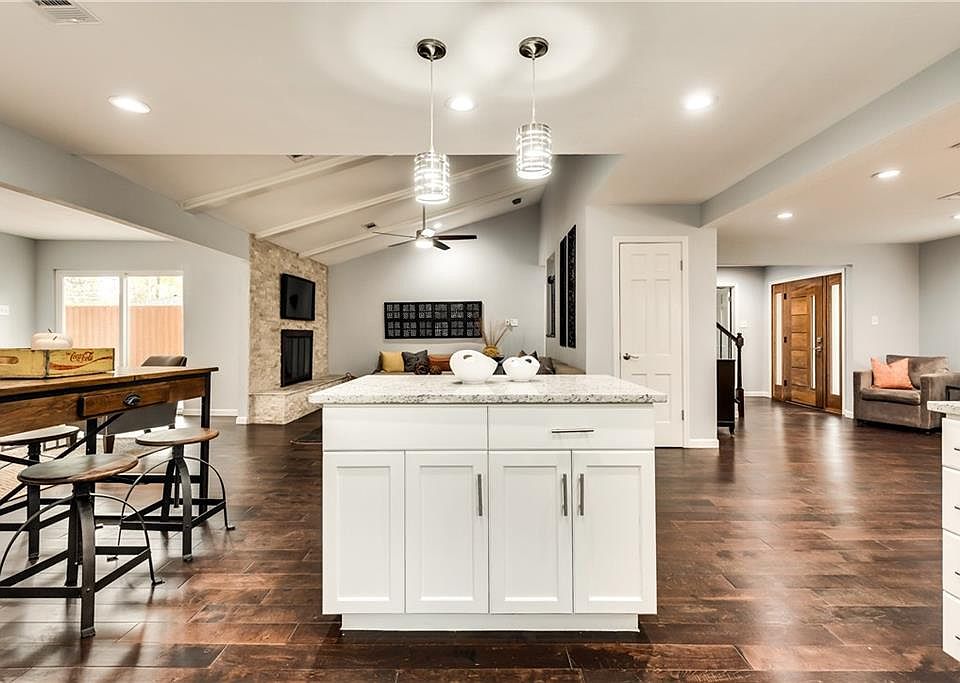 1st image of 10448 Cromwell Dr