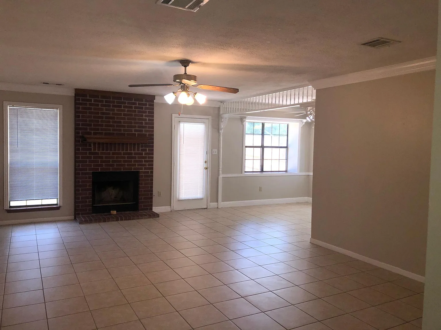 3 bed, 1272 sqft, $1,400 — Photo 2