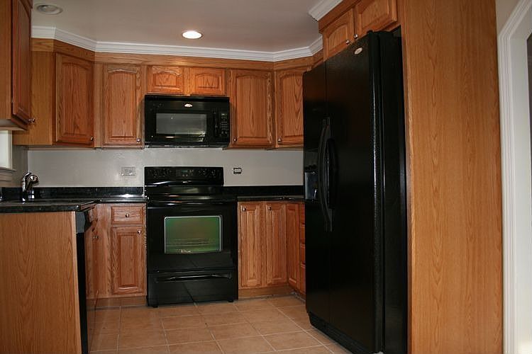 2nd image of 1168 Parker St