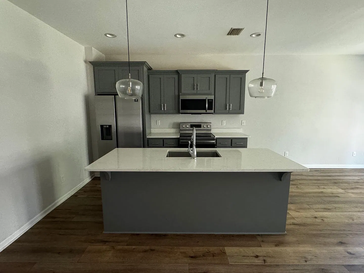 3 bed 2.5 bath — Photo 2
