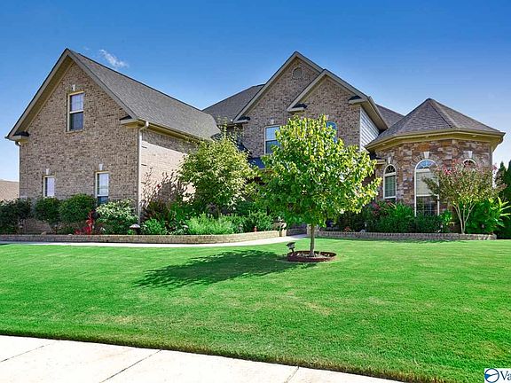 5th image of 214 Woodgrove Dr NW