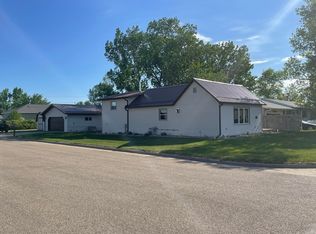 1493 3rd St N, Carrington, ND 58421