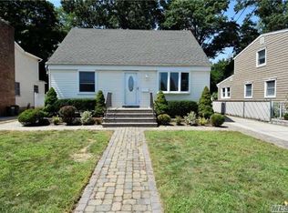 2366 Willow St, Wantagh, NY 11793
