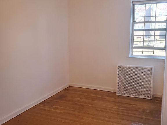 3rd image of 13532 78th Ave APT C