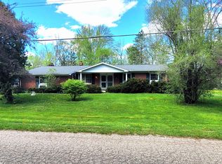 1059 Pinecrest Ln, Grand Blanc, MI 48439