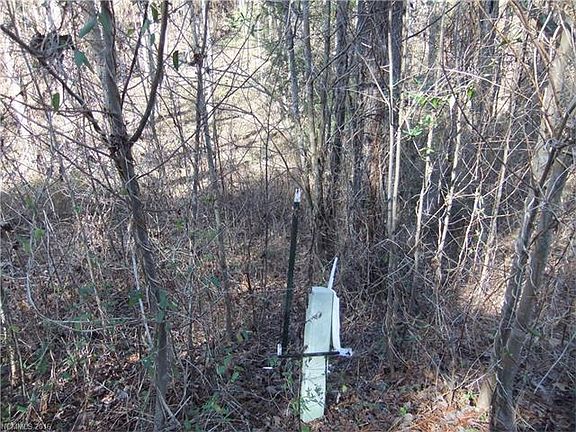 4th image of 16 Country Cove Ct