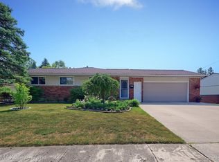 833 Byron Dr, Milford, MI