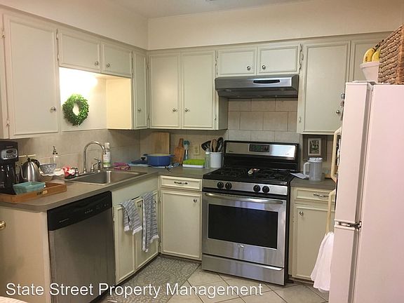 5th image of 3002 Washington Sq APT C