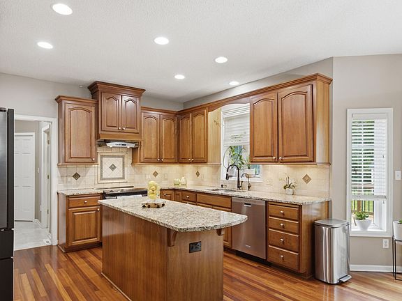4th image of 15016 Viewcrest Ln