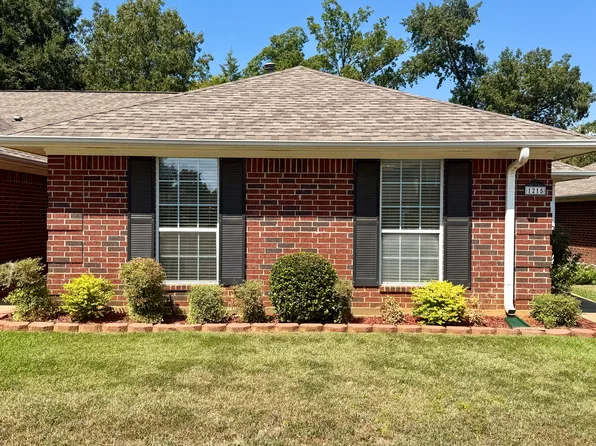 1215 W Fairmont St, Longview, TX 75604