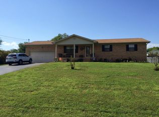 1150 Grandview Dr, Lenoir City, TN 37772