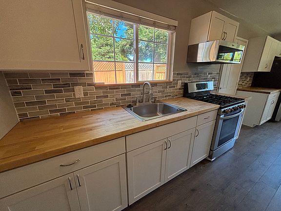 4th image of 3234 Santa Monica Way #A