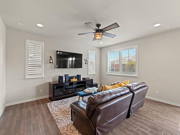 3rd image of 1080 Oakbriar Cir