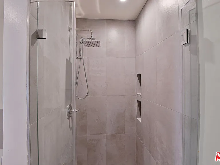 136 S Palm Dr #203 — Photo 11