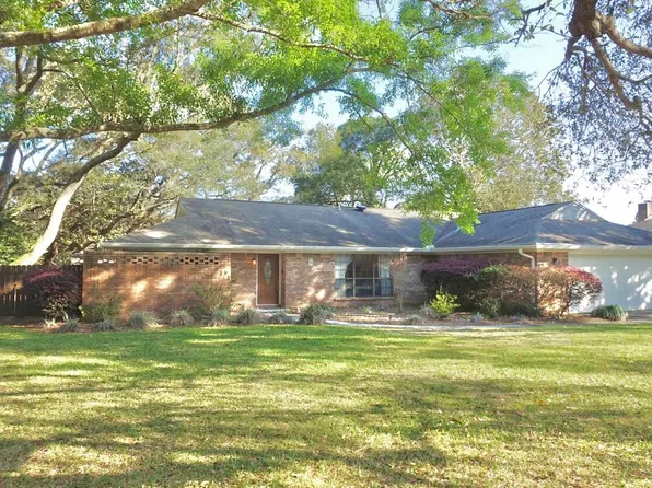 43 Country Club Rd, Shalimar, FL 32579