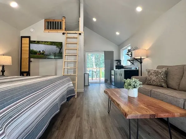 2520 Rogue River Hwy #3, Grants Pass, OR 97527