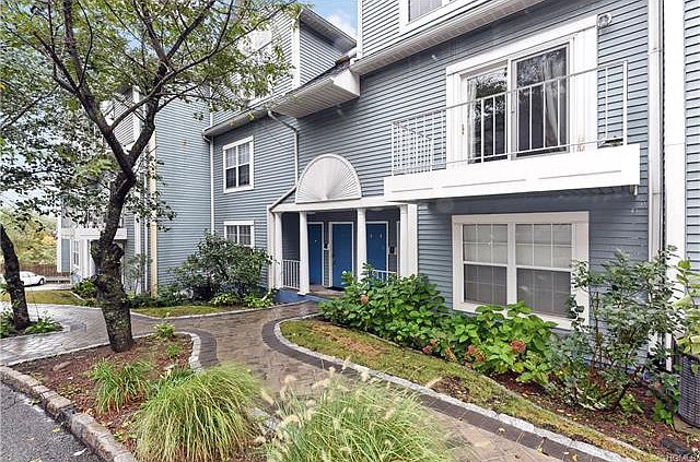 1st image of 6 Nob Hill Dr #6