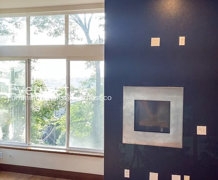 560 McGraw St — Photo 5