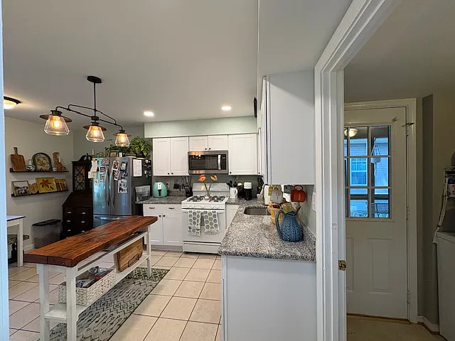 1074 Ocean Pkwy — Photo 6