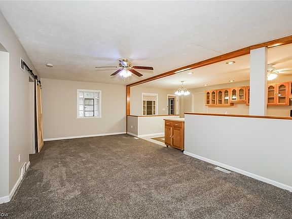 3rd image of 121 Kent Dr