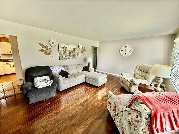 4th image of 2209 Oaklawn Dr