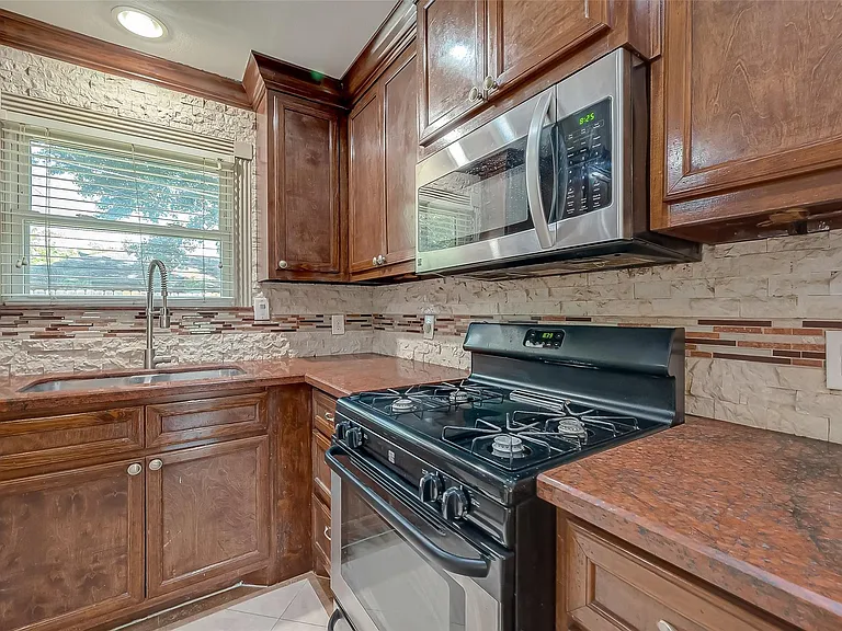 5706 Carew St — Photo 12