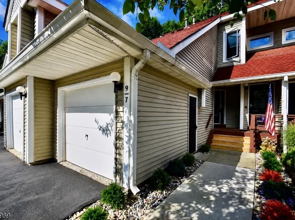 7 Pine Hollow Ct, Jefferson Twp., NJ 07438