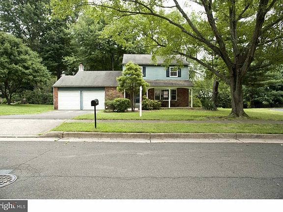 4th image of 463 Norwood Ave