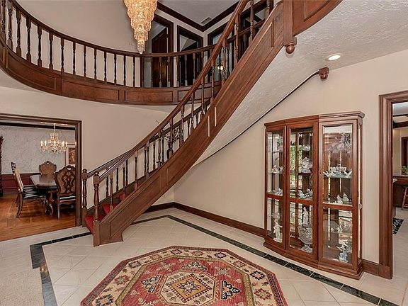 4th image of 7900 Fox Hill Dr E