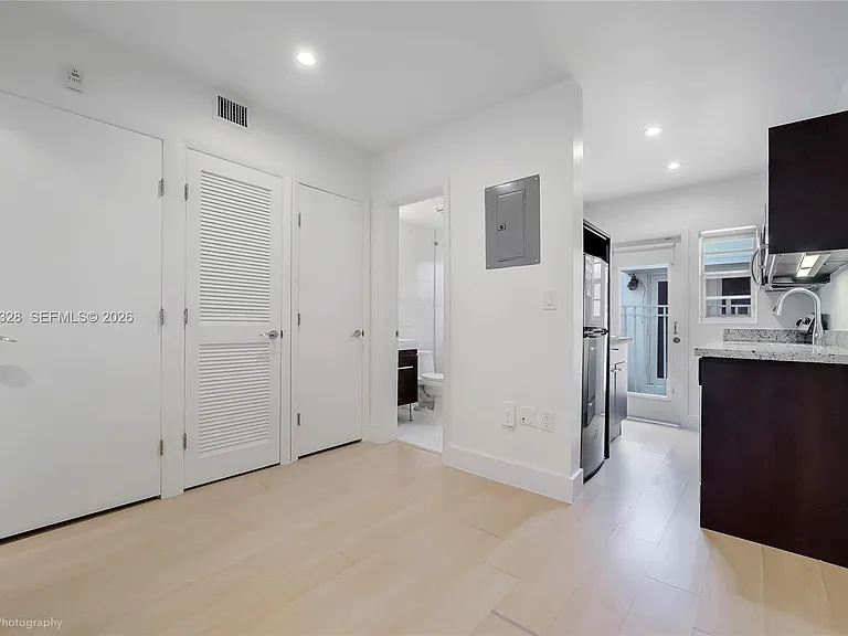 1034 Pennsylvania Ave #104 — Photo 4