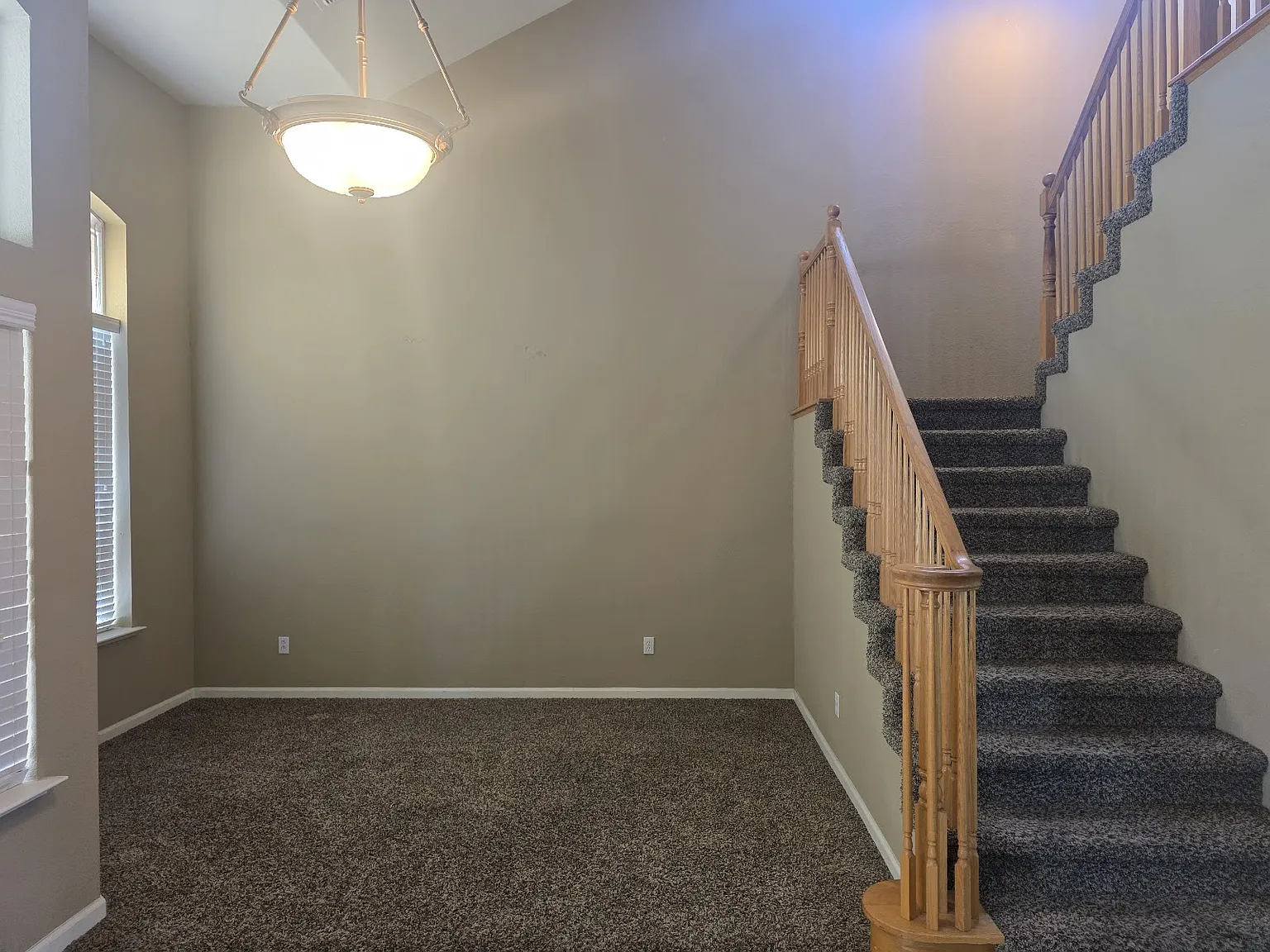 5 bed, 3045 sqft, $3,950 — Photo 4