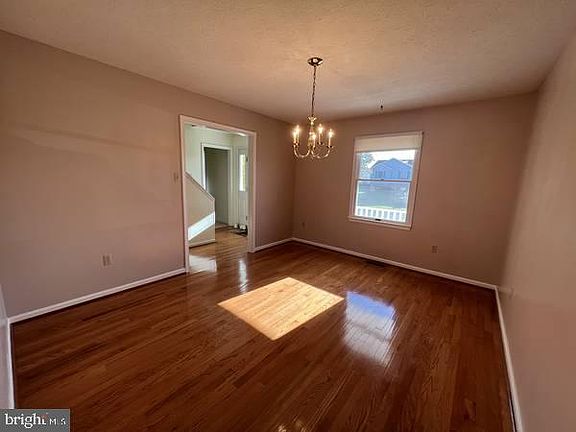 5th image of 109 Mountain Ash Ct