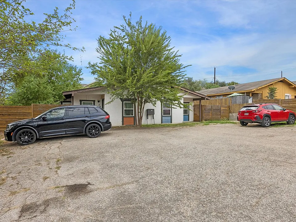 2717 Parker Ln