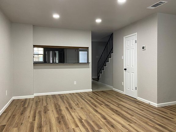 3rd image of 2500 E Park Blvd APT P4