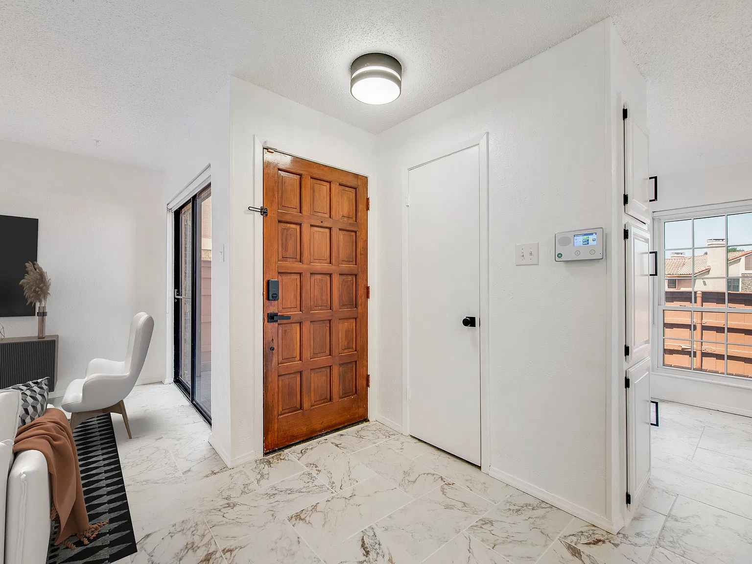 2 bed, 1.5 bath, 1050 sqft, $2,000 — Photo 4