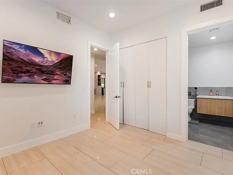 5017 Hesperia Ave — Photo 22